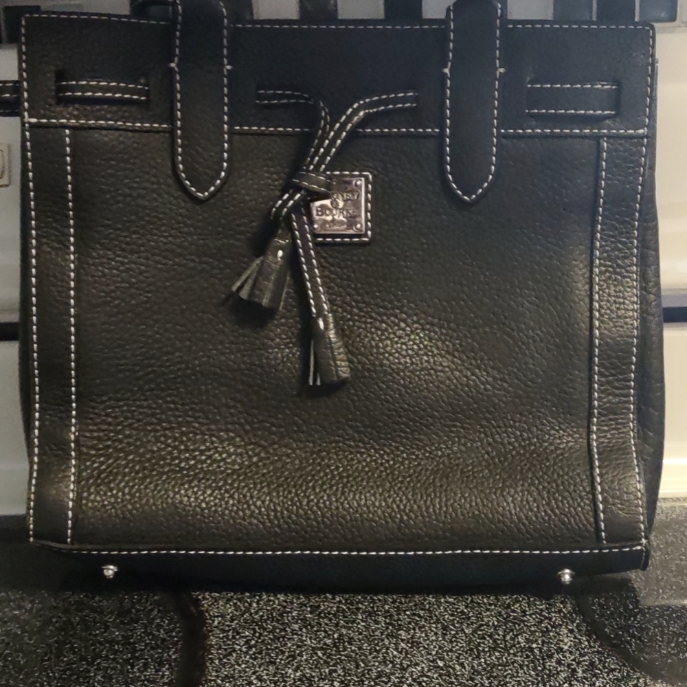 Dooney and bourke hand bag